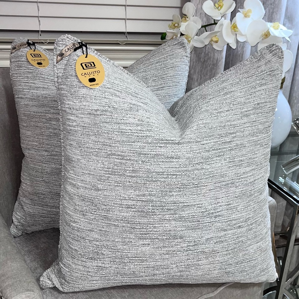 1-NWT CALLISTO HOME DECORATIVE PILLOW